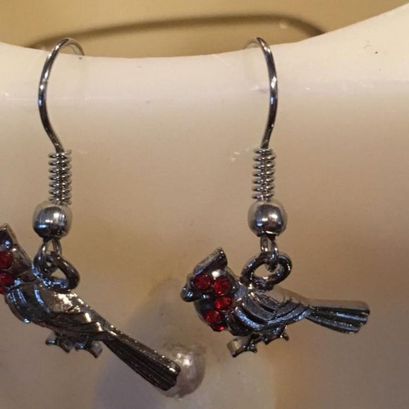 🆕Cardinal Dangle Earrings - Picture 1 of 2